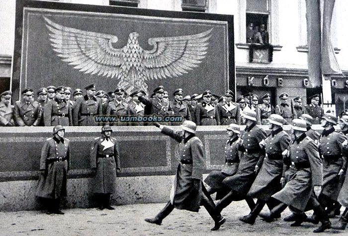 1939 Nazi victory parade Warsaw, HITLER, HIMMLER