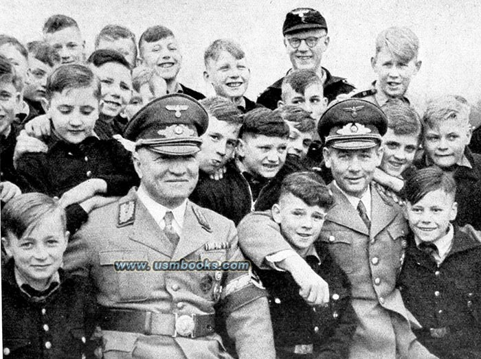 Nazi Gauleiters with HJ boys, KLV