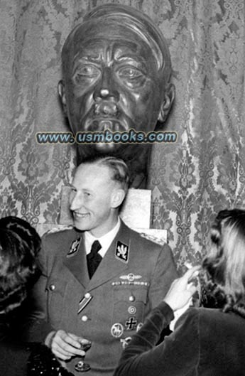 Reinhard Heydrich, Hitler bust