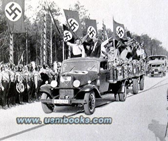 Nazi Reichsautobahn, Bazi swastika flags