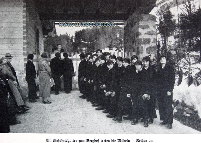 Hitlergebiet Berghof entrance, BdM girls