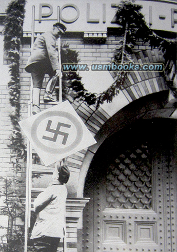FESTSCHMUCK, Nazi swastika decorations Leipzig Polizei