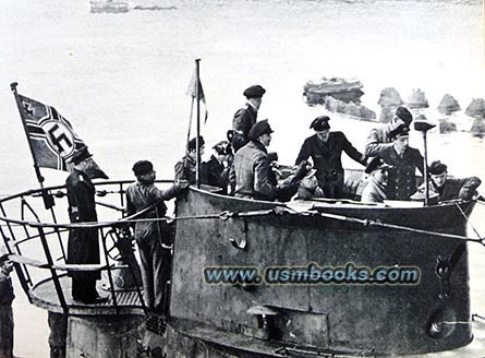 Nazi submarine crew, Reichskriegsflagge, U-Boot