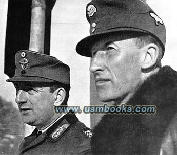 SS General Heydrich mit SS Totenkopf Bergmuetze, Kurt Daluege