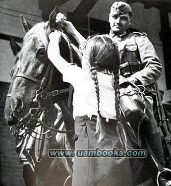 Wehrmacht soldier with BdM girl